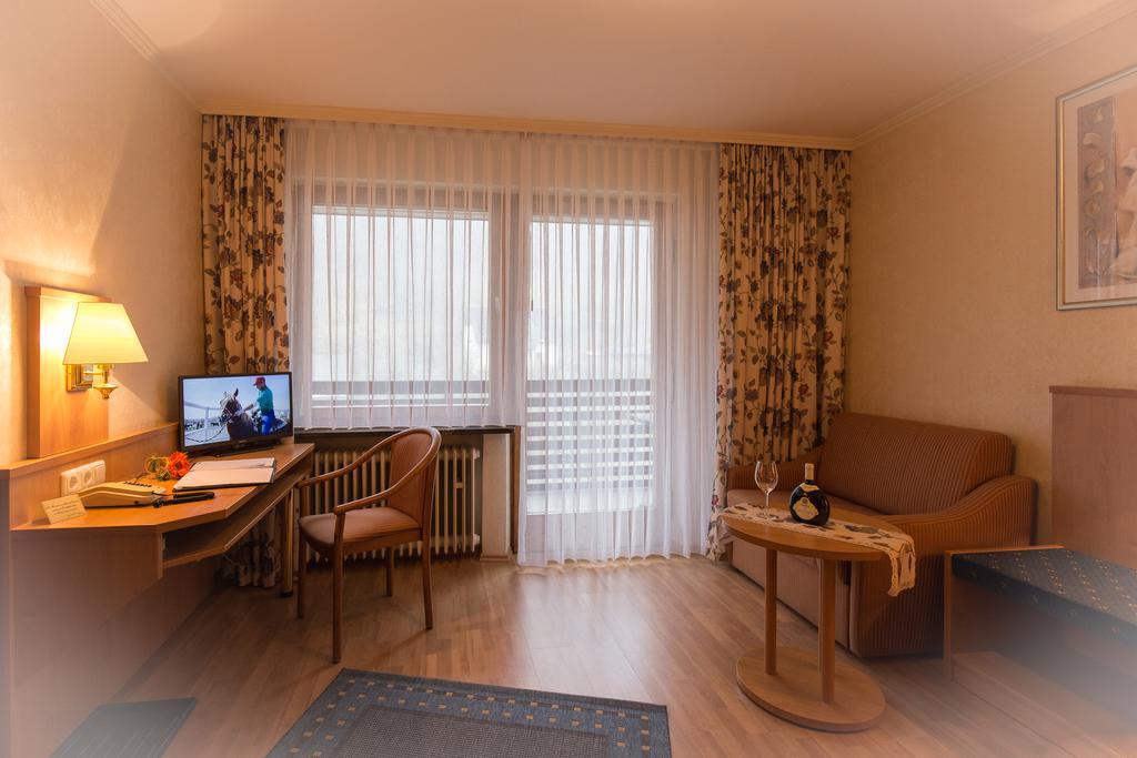 Gasthof Rodachtal Mit Gaestehaus Katharina Schwarzenbach am Wald ภายนอก รูปภาพ